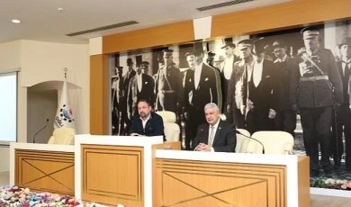 Başkan Gümrükçü Depremzedelerin Barınma İhtiyacı için Emlakçılarla Buluştu