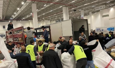 Beydağ’da yardım kampanyasına büyük destek, Beydağ’dan ilk yardım kamyonu yola çıktı