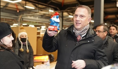 Beylikdüzü Belediyesi’nin Yardım Kampanyasına Kumbarasını Yolladı