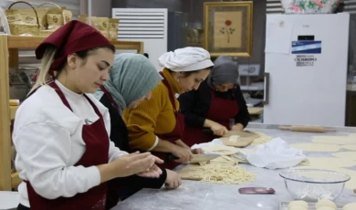 Bursa Gürsulu kadınlar çölyak hastası depremzedeler için üretiyor