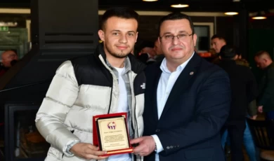 Bursa Mustafakemalpaşa’da Başkan’dan yerel destekçilere ödül