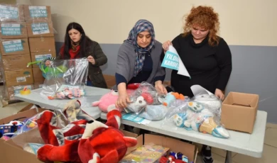 Bursa Yıldırım’dan depremzede çocuklara oyuncak morali