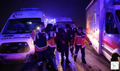 Buzlu yolda feci kaza! Diyarbakır'da yolcu otobüsü devrildi: Çok sayıda ölü ve yaralı var