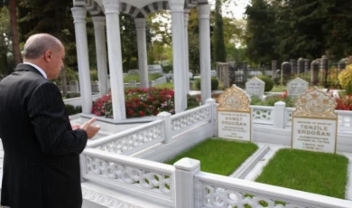 Cumhurbaşkanı Erdoğan anne ve babasının kabirlerini ziyaret etti