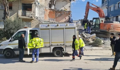 Deprem bölgesindeki su sorunu için İzmir Büyükşehir Belediyesi ekipleri devrede