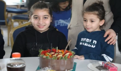 Depremzede Yaren’e sürpriz doğum günü