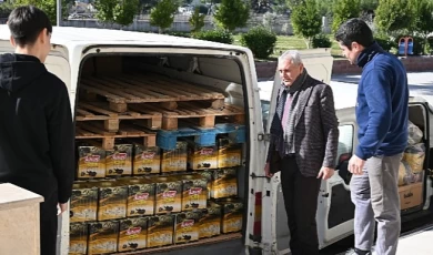 Depremzedelerin yiyecek malzemesi Kemer Belediyesi’nden