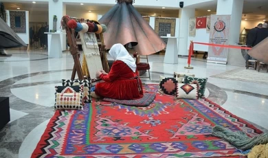 El yapımı Uşak Halıları, Kıbrıs Modern Sanat Müzesi’nde!