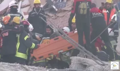 Gaziantep'te 3 kişi 76 saat sonra enkazdan kurtarıldı