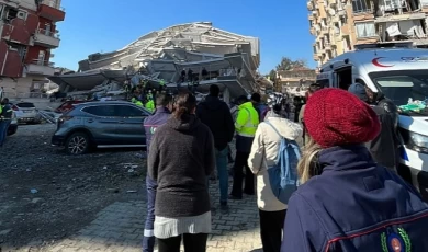 Gaziemir Belediyesi’nin sağlıkçıları depremzedelere şifa oluyor