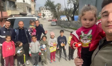 Gölcük Belediyesi Deprem Bölgesinde Çalışmalarını Sürdürüyor