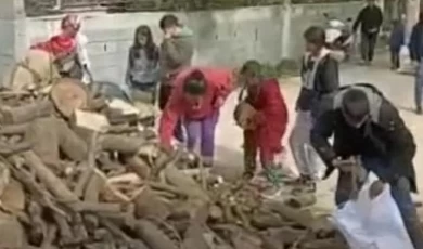 Gölcük Halkından Deprem Bölgesine Yakacak Yardımı