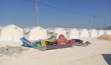 Hatay Defne’de çadır kentin çevresine tel çit