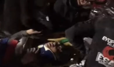 Hatay İskenderun’da anne ve oğul enkazdan kurtarıldı