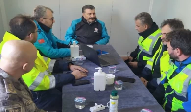 Hatay’daki Bursa ekibine Bakan Koca morali