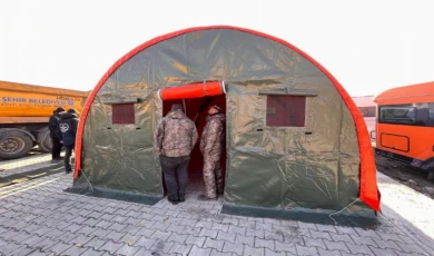 İstanbul Hatay’a ısı yalıtımlı çadırlar kurdu
