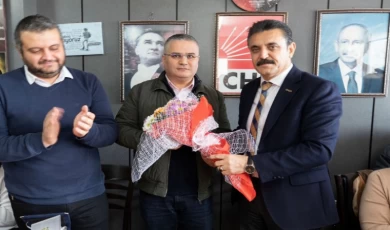 İzmir Dikili’de CHP’de miting gibi devir-teslim
