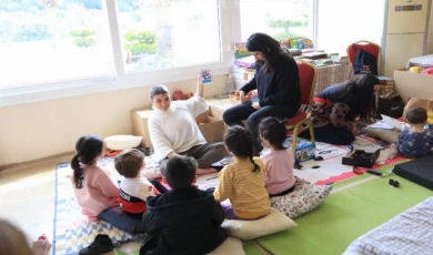 İzmir Güzelbahçe’de depremzede çocuklara oyun alanı