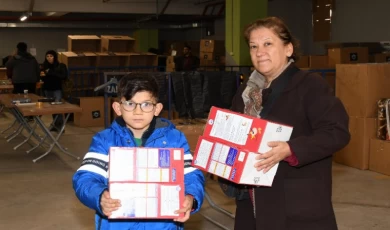 İzmir Karabağlar’dan karne parasını depremzedelere bağışladı