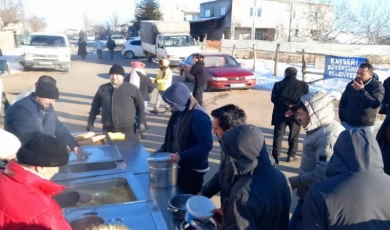 Kayseri Büyükşehir’den depremzedelere şefkat eli