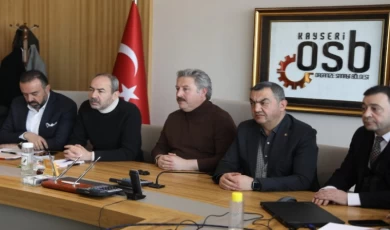 Kayseri Deprem Koordinasyon Merkezi’ne yardımlar sürüyor