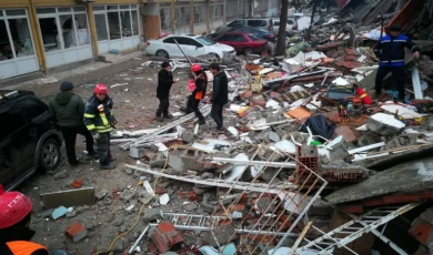 Kayseri itfaiyesi 34 vatandaşı enkazdan çıkardı