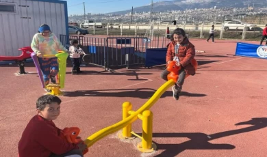 Kayseri Melikgazi’den deprem bölgesine çocuk parkı