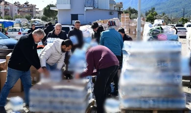 Kemer’den deprem bölgesine yardım tırları gitmeye devam ediyor