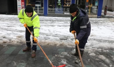Kocaeli’de karla mücadele 7/24 sürüyor