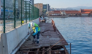 Konak’taki çürüyen seyir terasları sökülüyor