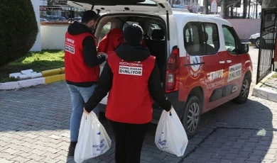 Küçükçekmece Belediyesi’nden Kente Gelen Depremzedelere Kıyafet ve Sıcak Yemek Desteği