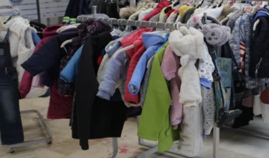 Kütahya’da ’Hilal Market’ depremzedelerin yanında