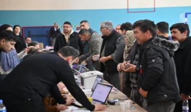 Manisa’da depremzedeler için kayıt masası oluşturuldu