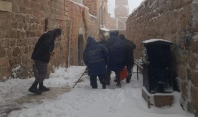 Mardin Artuklu Belediyesi ekipleri ‘kar’ mesaisinde