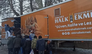 Mobil fırınlardan depremzedelere sıcak ekmek