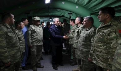 MSB’nin ’Seyyar Sahra’sına Bakan Akar’dan inceleme