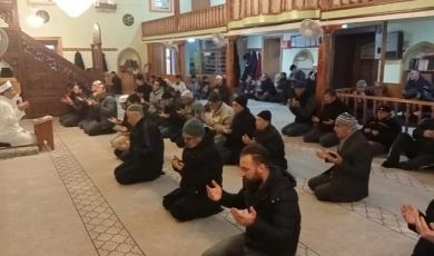 Tarihi Camide Depremzedeler İçin Buluştular