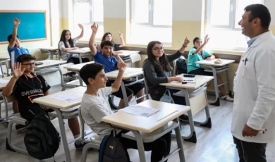 Afet bölgesinden diğer illere 4 bin öğretmen nakli