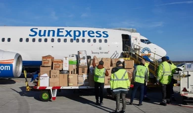 Almanya’dan SunExpress öncülüğünde 450 ton yardım malzemesi getirildi