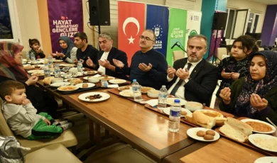 Başkan Aktaş Bursa’da depremzedelerle oruç açtı