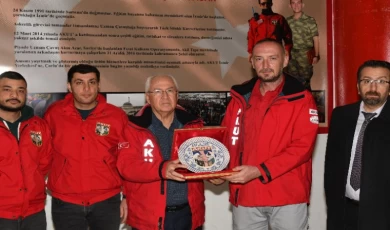 Başkan Selvitopu’dan AKUT gönüllülerine ziyaret