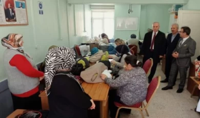 Bursa Yenişehir’den depremzede çocuklara bayramlık giysi