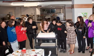 Bursa’da ’Kır Çiçekleri’nden 8 Mart’a erken kutlama