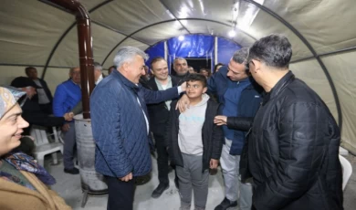 CHP’li vekillerden Güzelbahçe’deki ’Konteyner Kent’e ziyaret