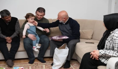 Çolakbayrakdar ailesi iftarda depremzede sofrasında