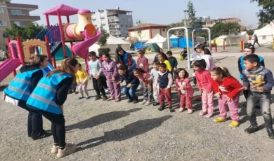 Denizli İskenderunlu çocuklara moral oluyor