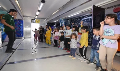 Depremzede çocuklar Konya Tır’ı ile moral buluyor