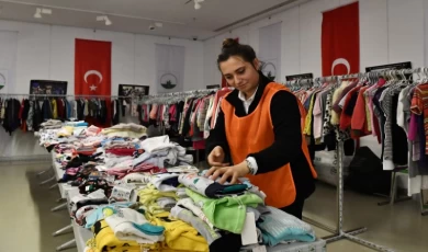 Depremzedelere Bursa Osmangazi’den kıyafet desteği