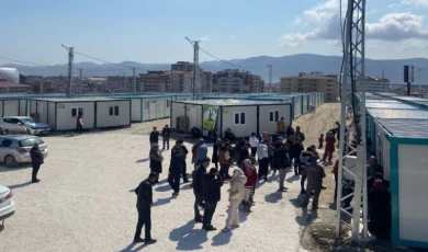 Hatay Defne’de Kocaeli Konteynerlerine taşınma başladı