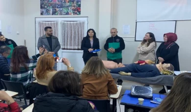 İzmit’te İYİ Partili üyelere GESOTİM’den deprem eğitimi